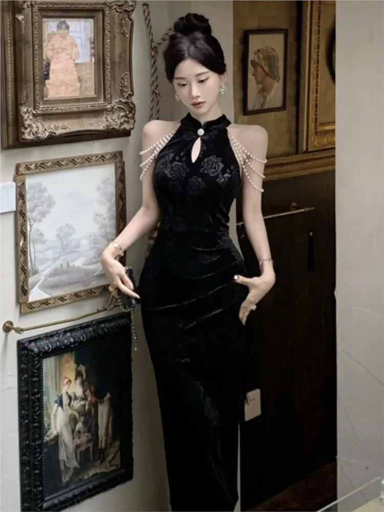 

Fashionable elegant and stylish long dress for banquets