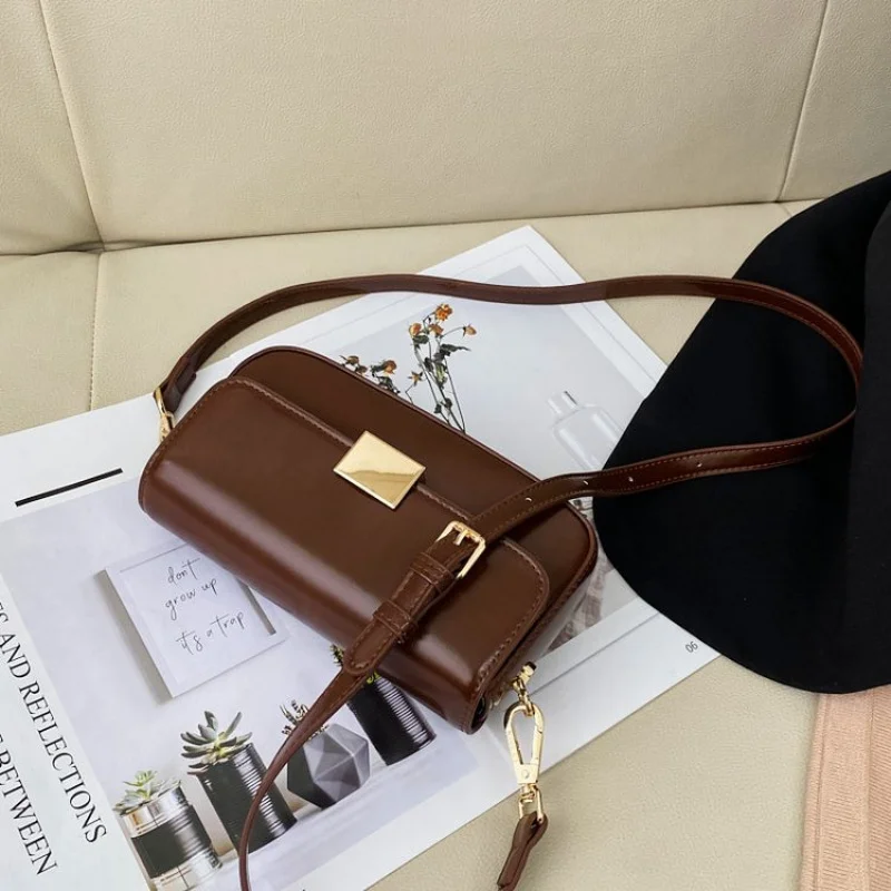 

Женская модная кожаная сумка через плечо с классическими деталями Paris и гладкой молнией для ежедневного использования ​