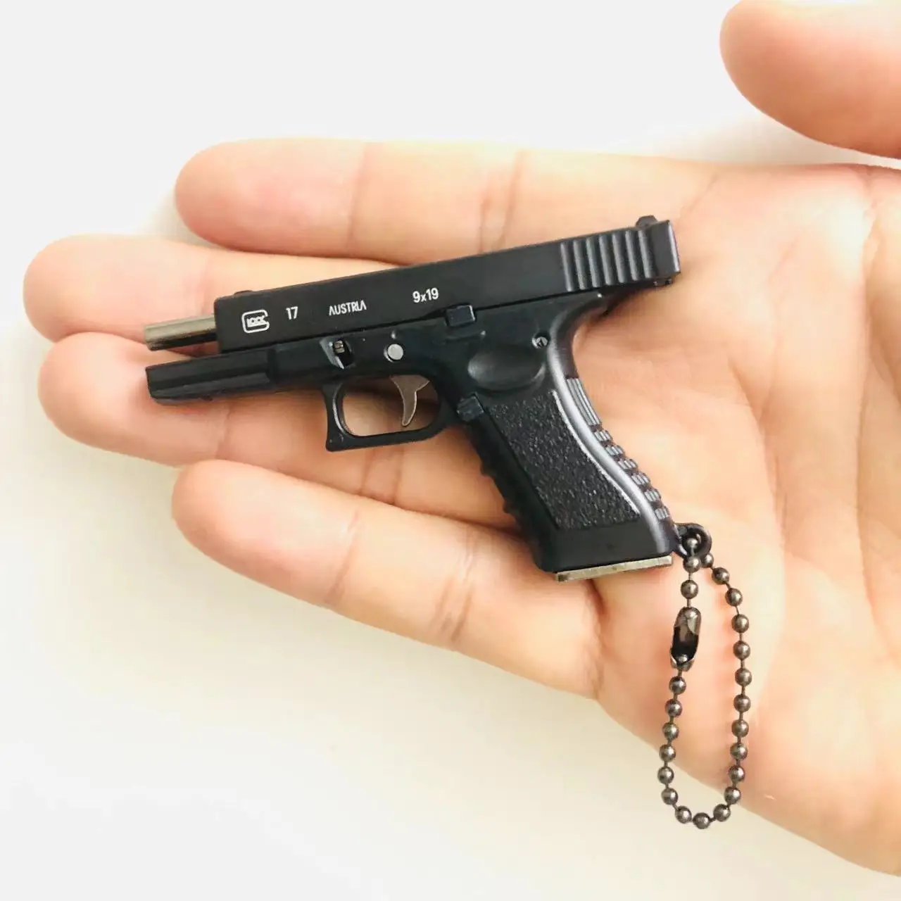 Csnoobs 1:3 G17 Mini  Alloy Pistol Model Metal Detachable Toy Gun Keychain  Bag Pendant Ornaments Children\'s Holiday Gift