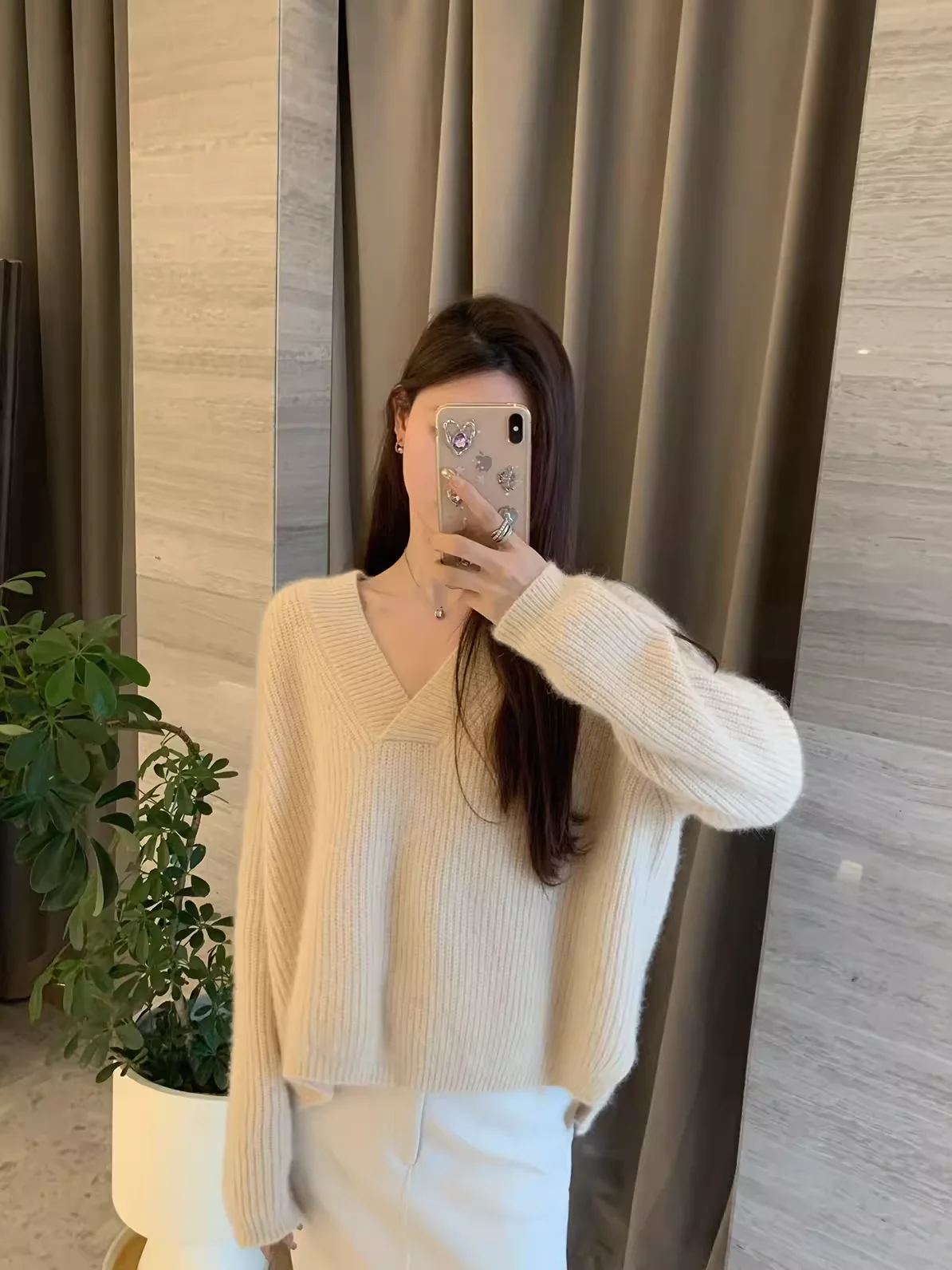 

Seeyouiceland Jasmine Fur V-Ne Sweater Spring 2024 Ladies Faion Camere Blend Nylon Other Materials Premium Quali