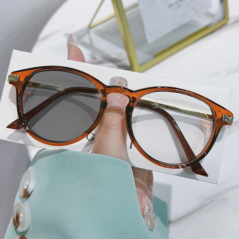Fashion Round-frame Photochromic Myopia Glasses Large-frame Blue Light-blocking Colour-changing Lenses Shortsighted Eyewear