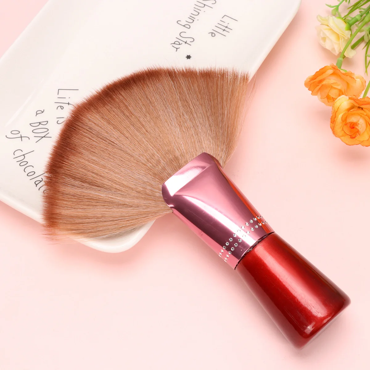 Forma de leque cerdas de náilon pó escova acrílico strass liga lidar com luz marrom ferramenta maquiagem para rosto fundação mistura blush