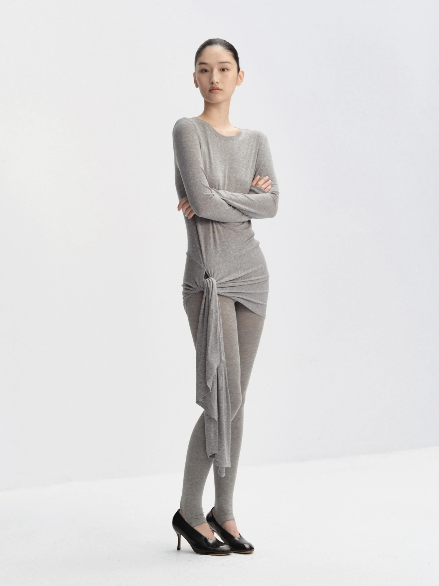 

Футболка с длинным рукавом Slim Fit с поясом, повседневная, с цветочным принтом, асимметричный крой, из смесового модального волокна, стандартной длины, с круглым вырезом.