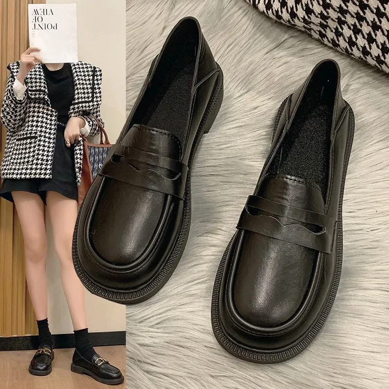 

Single shoe women 2025 autumn and winter new chain middle school student mother flat bottomed loafers women
