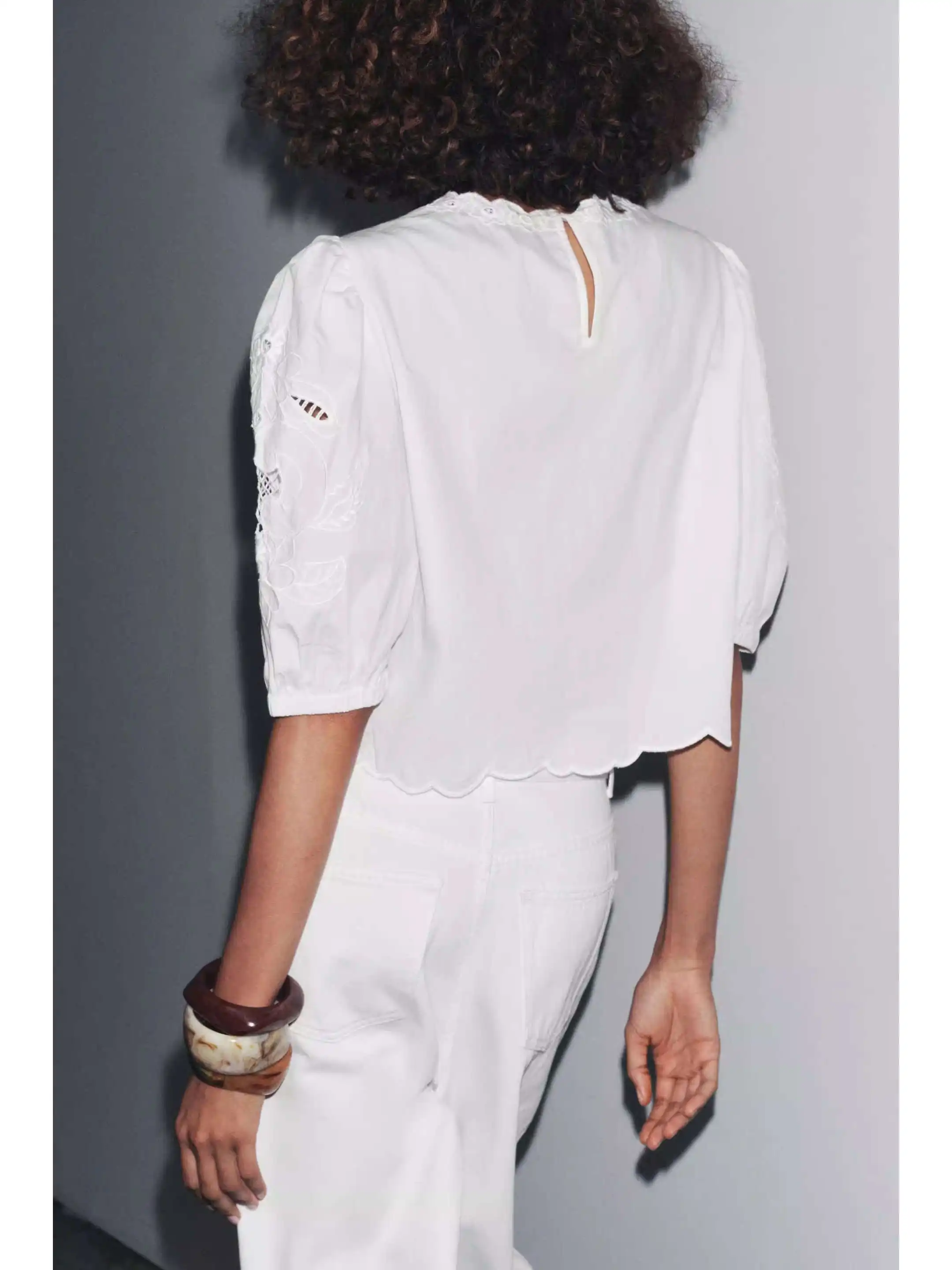 Romantic Sle Hollow out round Ne irt Women's Top New Summer 2025 Faion Loose Fit Cotton Blend Color Blo Design