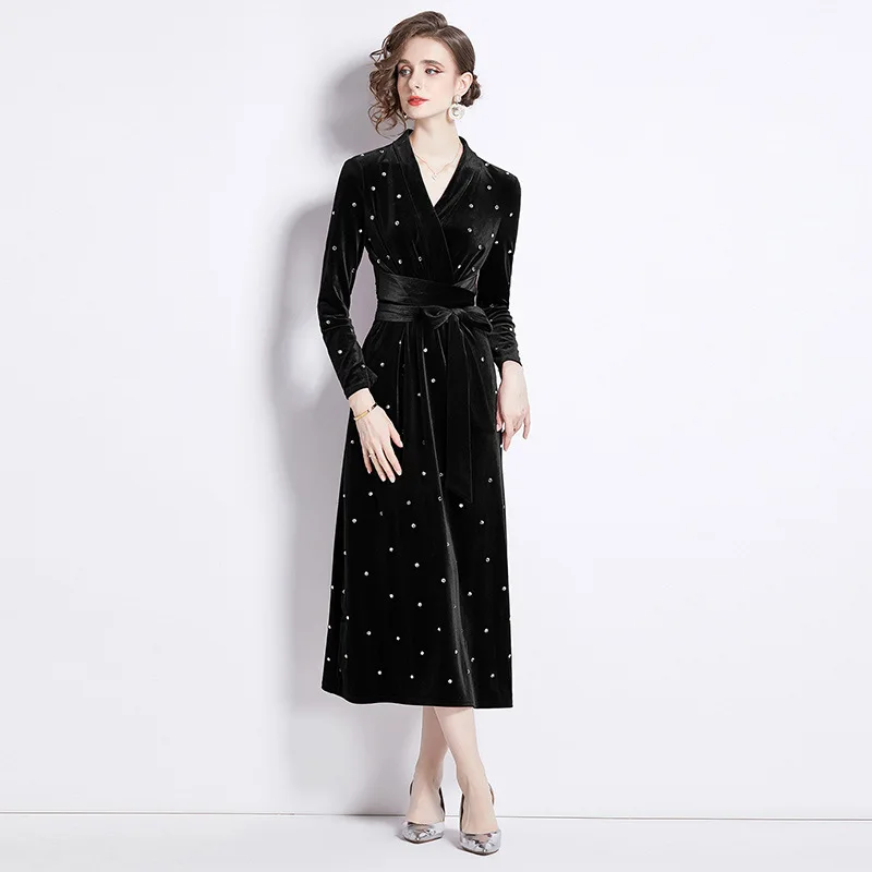 Elegant Elegant temperament light luxury Hot Diamond Velvet dresses early spring French retro style V-neck long sleeve dress