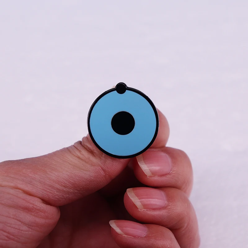 Personaje de película de superhéroe Doctor Manhattan símbolo esmalte pin broche azul insignia soy cansado de la tierra estas personas