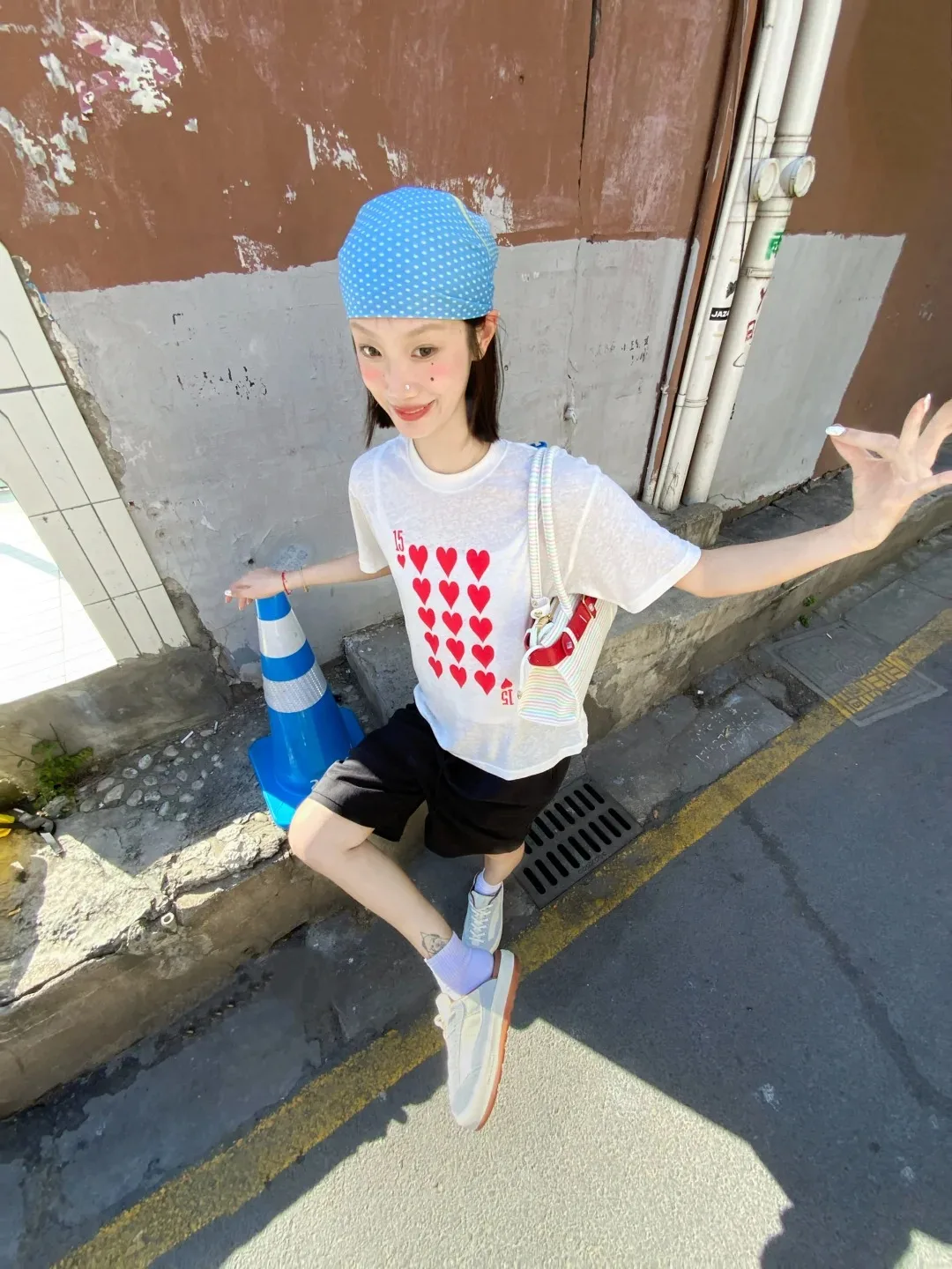 レッドハートポーカープリント白半袖レディースtシャツコットン夏2026新デザインセンセーションピュアハーフスリーブトップ