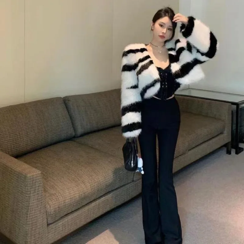 스트라이프 퍼 코트 여우털 여성 코트 V넥 긴팔 숏 가을 겨울 럭셔리 하이 스트릿 재킷 2025 신상 오픈 스티치