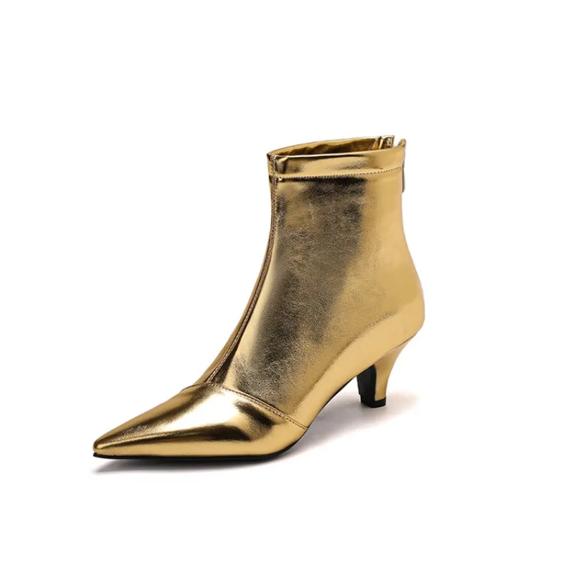 

Свадебные сапоги для невесты. Женские модные сапоги на тонком каблуке. Модный тренд, простые и элегантные свадебные ботинки с острым носком.