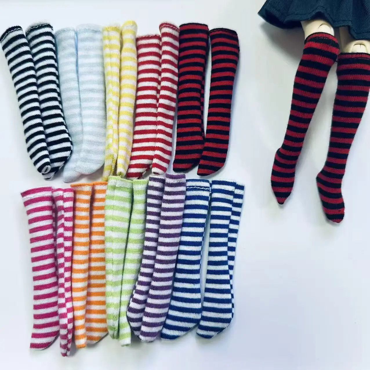 新しい手作り 1 ペアアソートキャンディーカラーストライプニーハイソックスブライス、OB、モモコ、リカちゃん 30 センチメートル 1/6 人形アクセサリー用