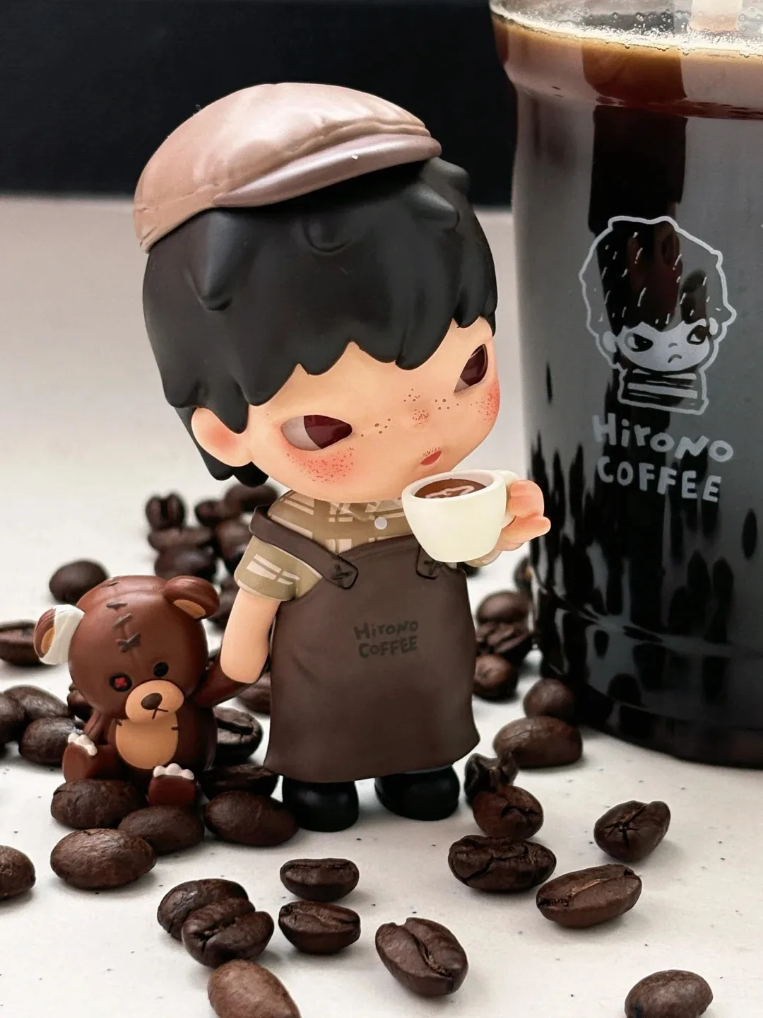 

POPMART оригинальный продукт серии Hirono, кофейная фигурка и дорожная сумка, периферийная глухая коробка, игрушки, изысканные рождественские подарки на складе