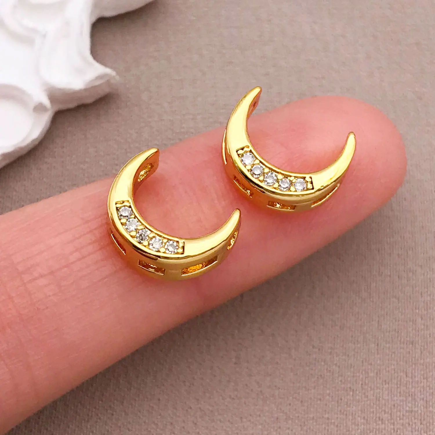 2/4/6 قطعة العصرية 18K مطلية بالذهب مطعمة الزركون نصف إطار دائري الخرز فاصل موصلات ل عقد دي اي واي مستلزمات صناعة المجوهرات