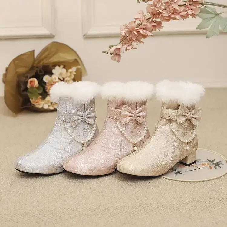 

Осенне-зимние короткие сапоги в стиле Лолиты на толстом каблуке, китайская модная женская обувь с милым бантом из бисера, шелковые туфли большого размера на высоком каблуке