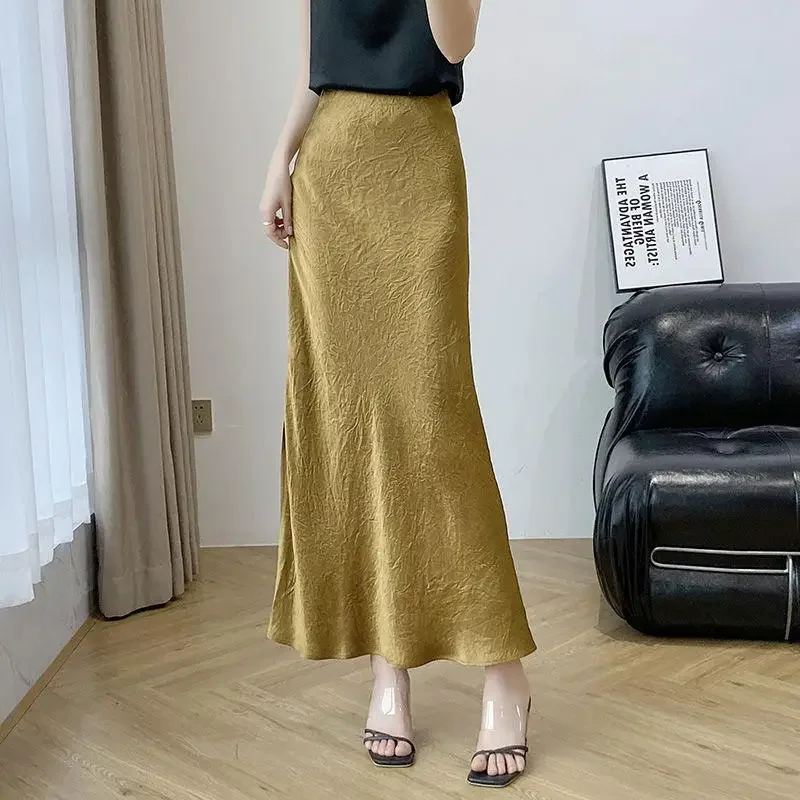 

Золотая атласная юбка «рыбий хвост» для женщин летом с высокой талией, тонкая юбка на бедрах, драпированная длинная юбка в один шаг