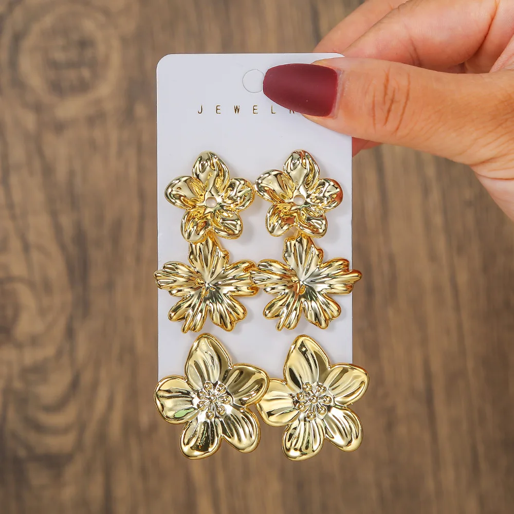 3pairs Fashion Classic Design,Plastic Material,Heart&Bow&Flower Shaped Golden-plated Earrings, Super Cute And Minimalist