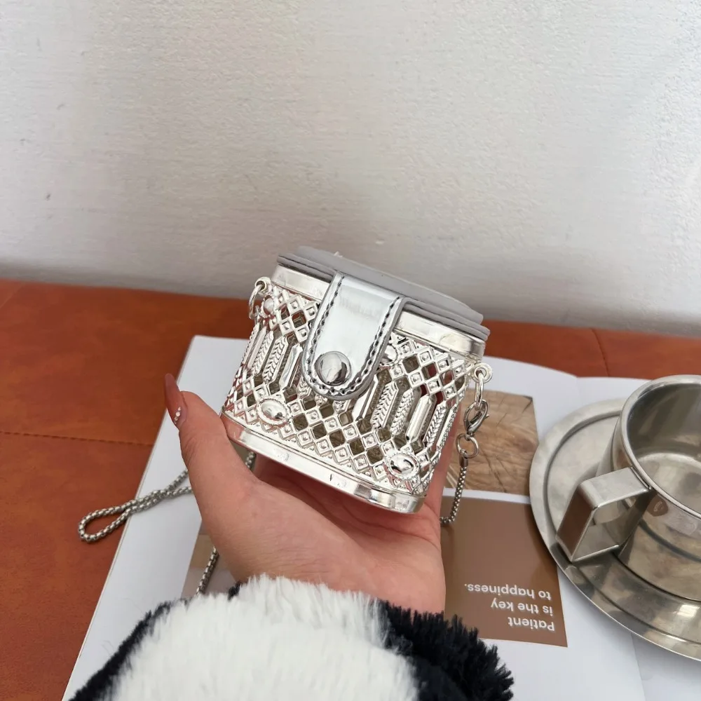 

Luxury Metal Chain Lipstick Wallet Glitter Hollow Out Small Chain Crossbody Bag Earphone Storage Lightweight Jewelry Bag Wedding