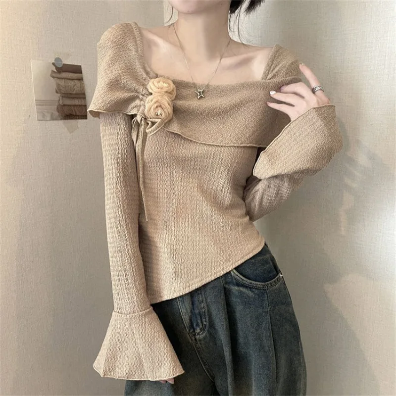 

T-shirt Tops Women Design Flared Sleeves Tees Cropped Tops Sense France New Autumn Winter Interior Layering Flower Horn Tarf