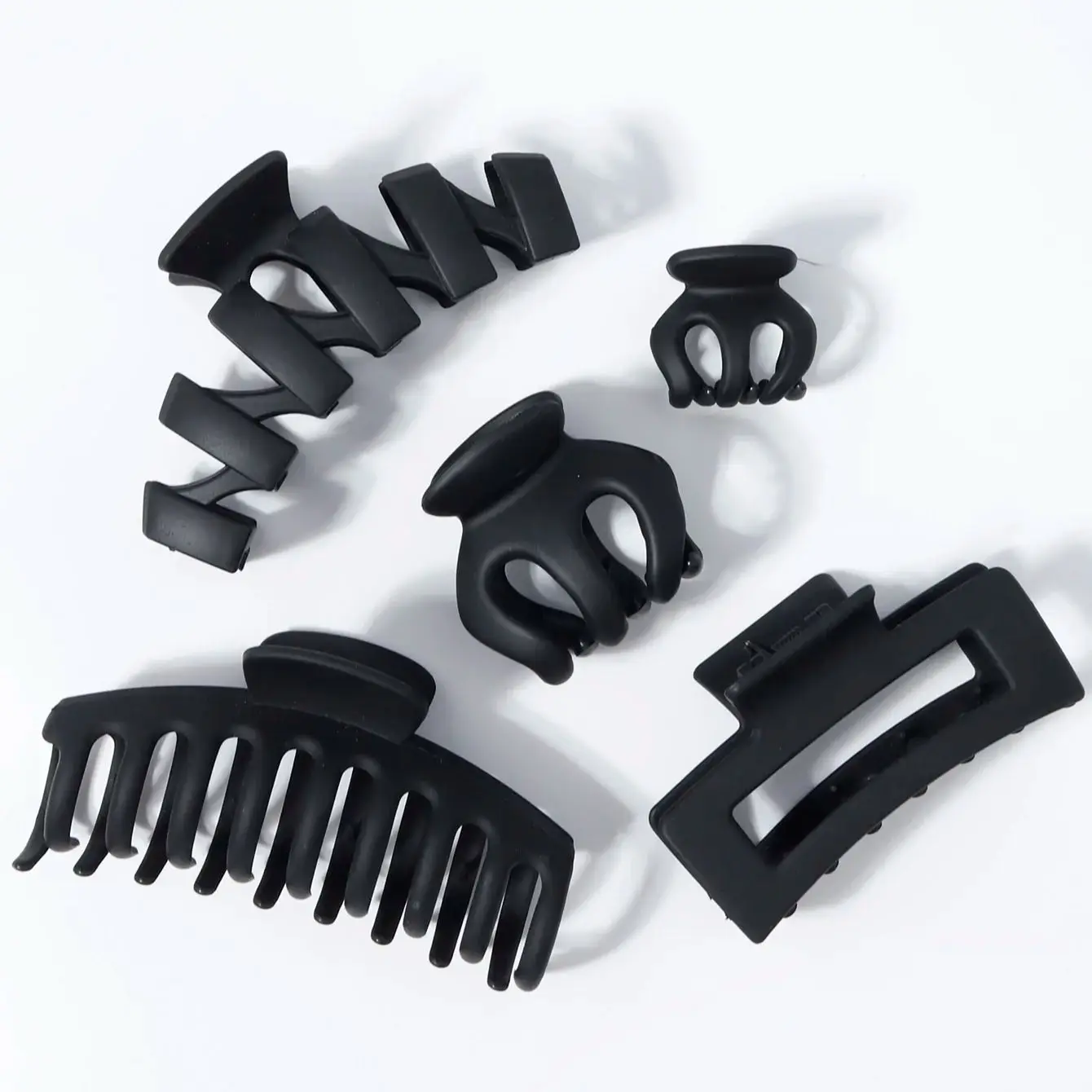 

Набор черных пластиковых заколок для волос, подходящий для семейной укладки волос и использования в салонах красоты, специально для париков из натуральных волос.