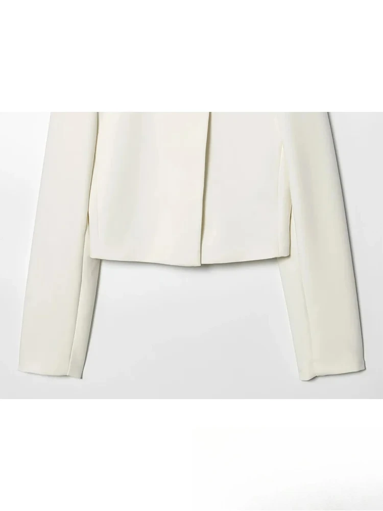 เสื้อเบลเซอร์ลำลองสำหรับผู้หญิง KONDALA รุ่น Holiday สีพื้น กระดุมแถวเดียว คอทรงกลม แขนยาว เสื้อเบลเซอร์สั้น แฟชั่นฤดูใบไม้ร่วง 2025 เสื้อเบลเซอร์สำหรับสุภาพสตรีทำงาน