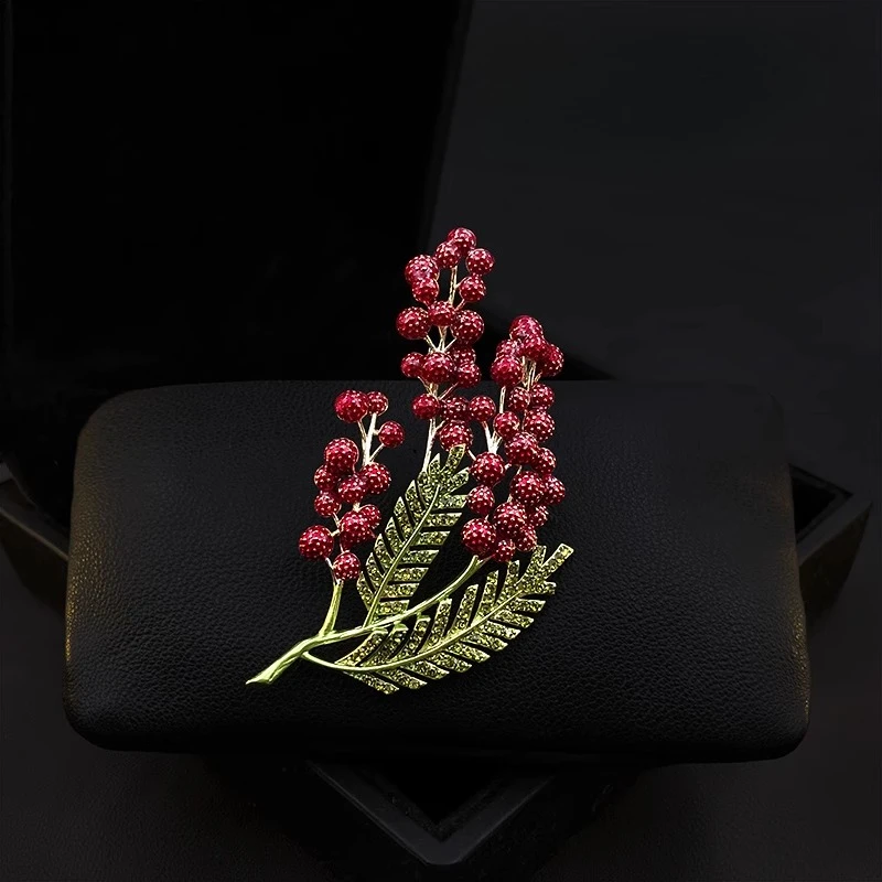 Red Pepper Brooch Leaf Enamel Pins for Women Suit Neckline Corsage Vintage Fruit Clothing Accessories Rhinestone Jewelry 1361