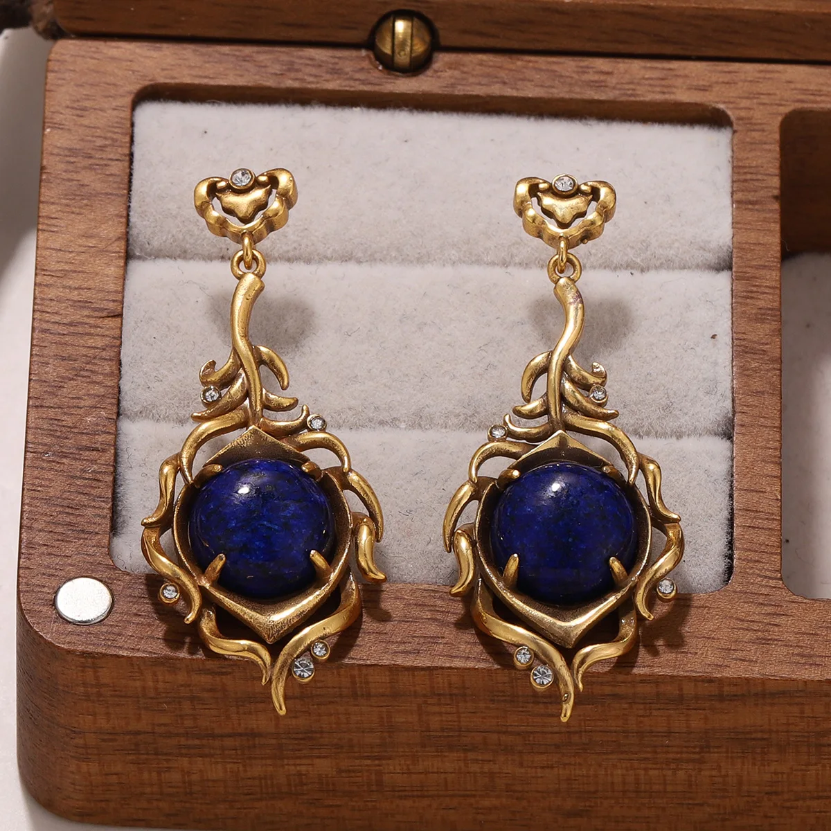Vintage Gothic Tiger Eye Lapis Lazuli Drop Earrings Women Retro Antique Gold Vine Leaf Dangle Earrings Witchy Boho Gift