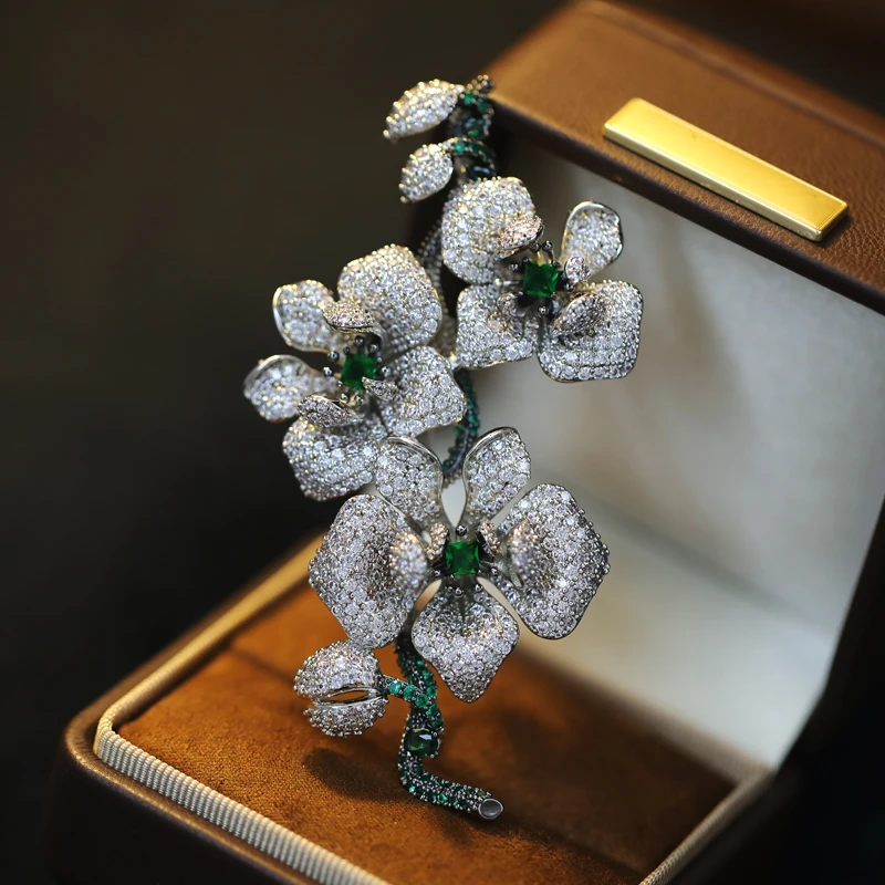 New Heavy Industry Micro Inlaid Zircon Plum Blossom Camellia Rose Flowers Brooch Luxurious Elegant Coat Accessories Banquet Pin