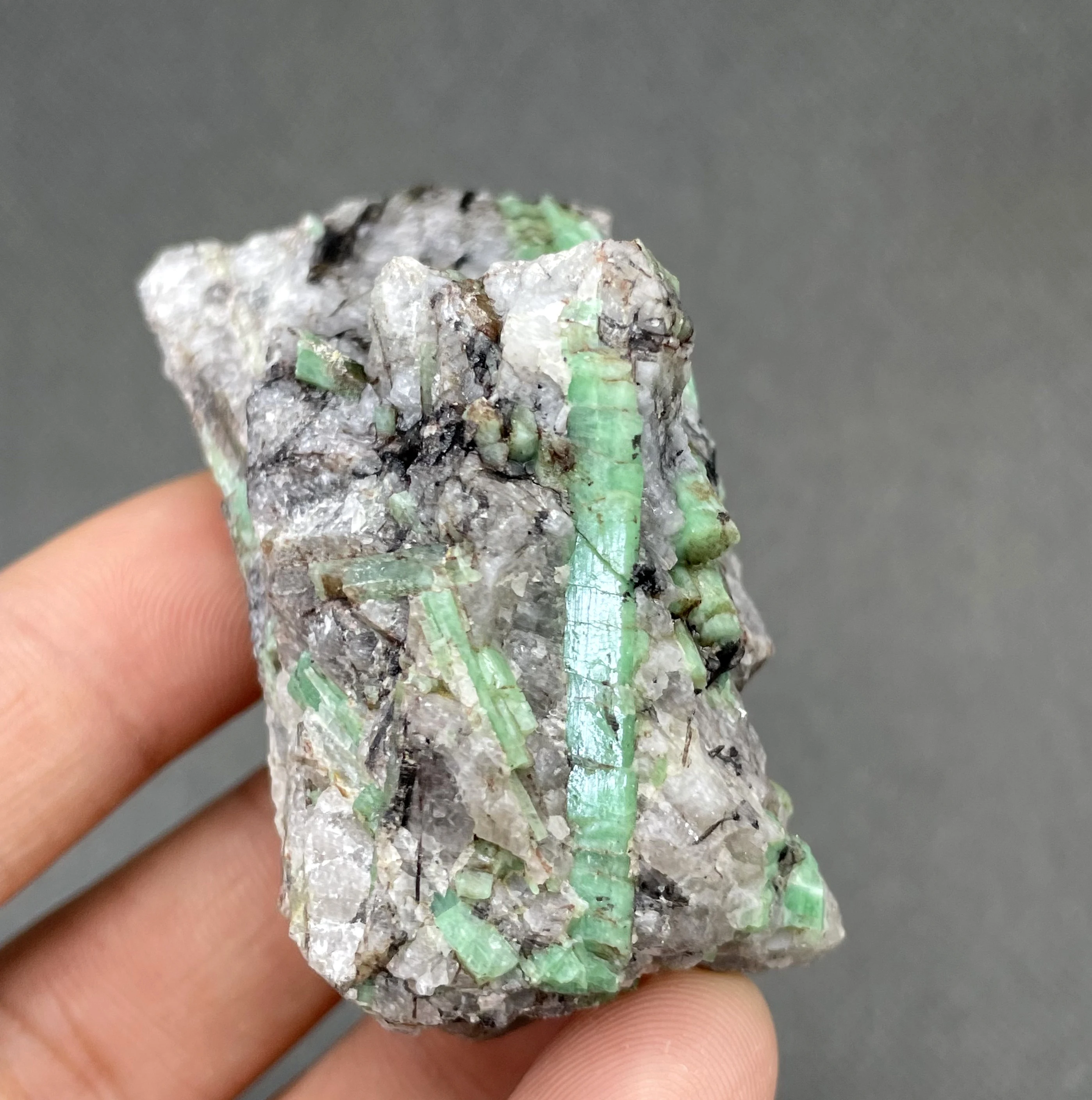 

88 g Natural emerald mineral specimen + healing quartz crystals and stones rock gemstone