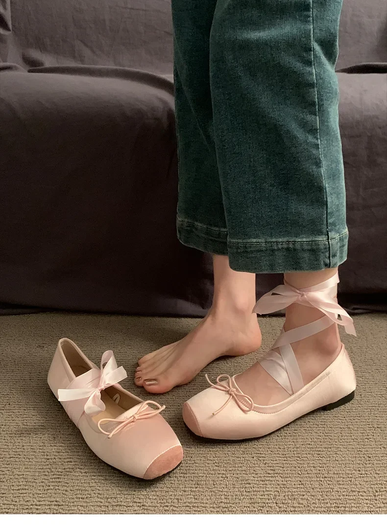 Designer-Kreuzriemen-Damenschuhe im Mary-Jane-Stil, modische Schuhe mit eckiger Zehenpartie und Schleifenverzierung, bequeme Damen-Ballerinas. – Detail 4