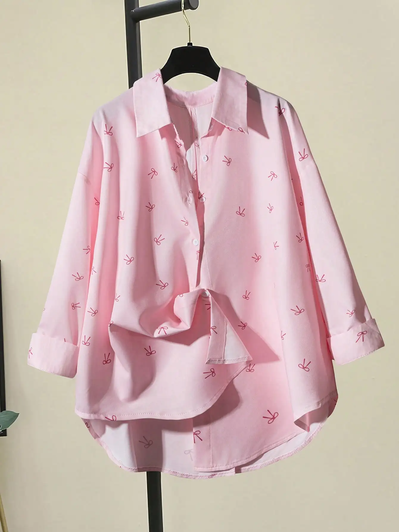 نمط ملابس عمل كاجوال وأنيق للسيدات بمقاس كبير، مناسب لحفلات الشاي بعد الظهر، والعطلات، والنزهات على الشاطئ، يتميز بلوزة مطبوعة على شكل فيونكة، وأسلوب بسيط، للارتداء اليومي، وقميص بدون ظهر #4