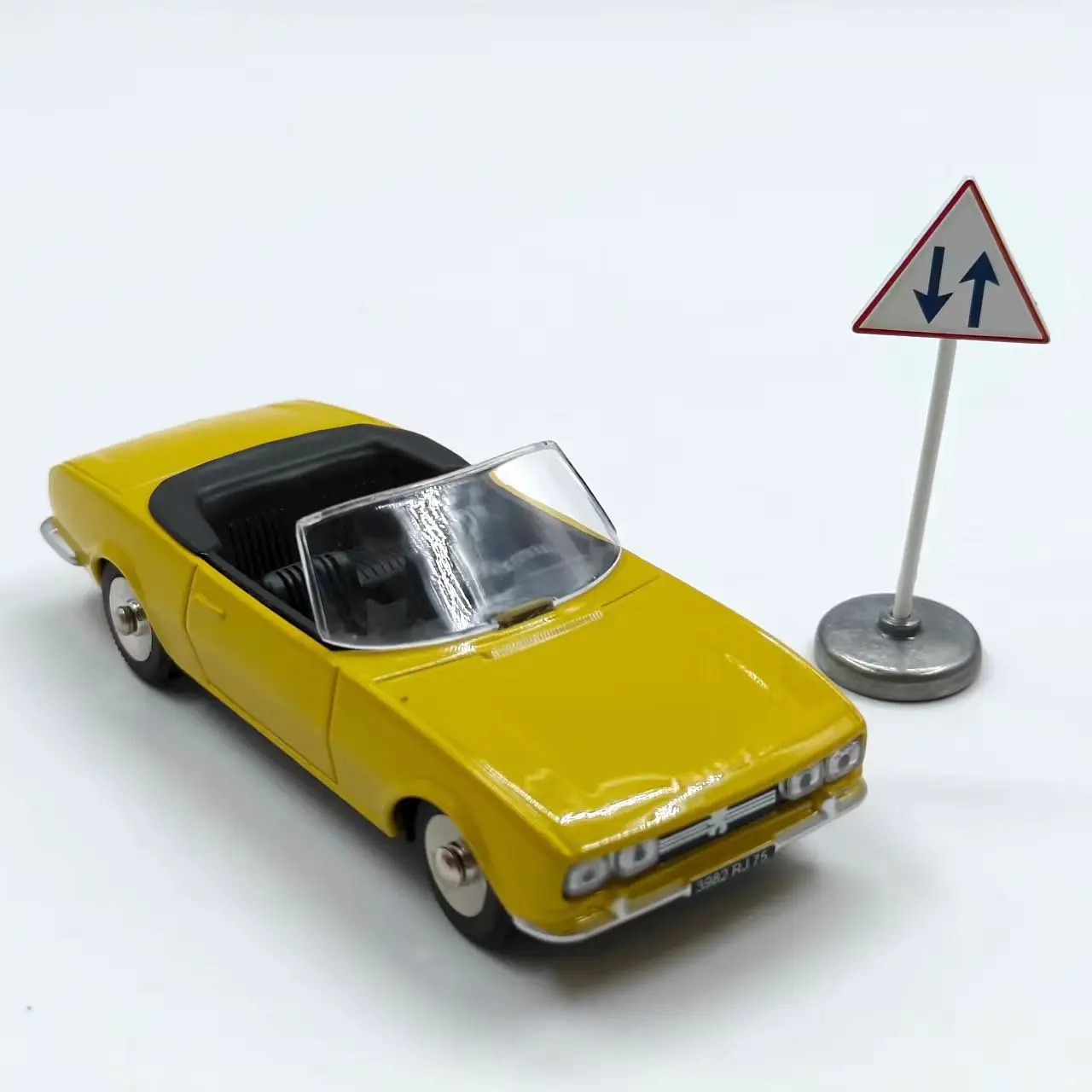 

Игрушки DINKY 1:43 Peugeot 504 Cabriolet, легкосплавный автомобиль, литье под давлением и игрушечный транспорт, модель автомобиля, миниатюрная масштабная модель автомобиля для детей