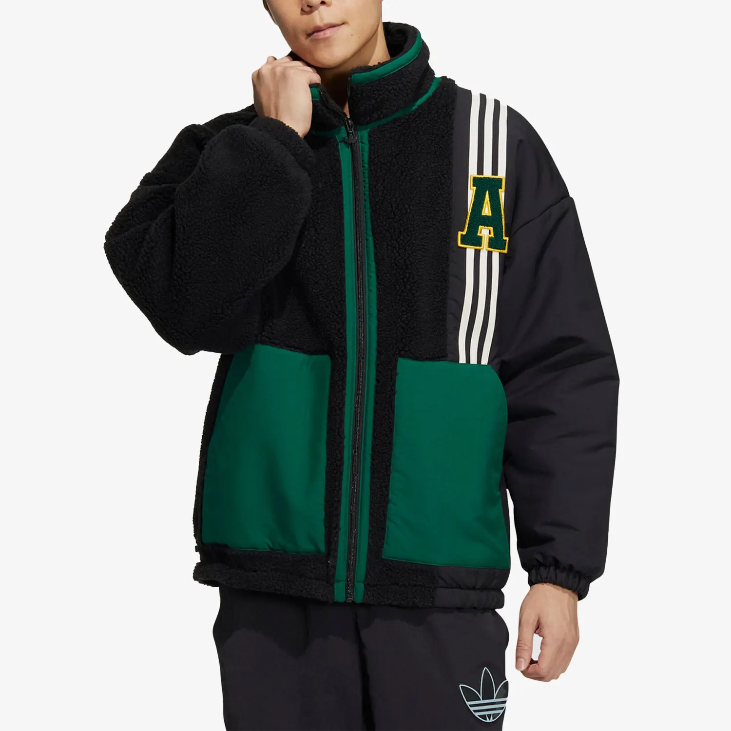 

Спортивная куртка унисекс Adidas из натуральной овчины Trefoil HY7233