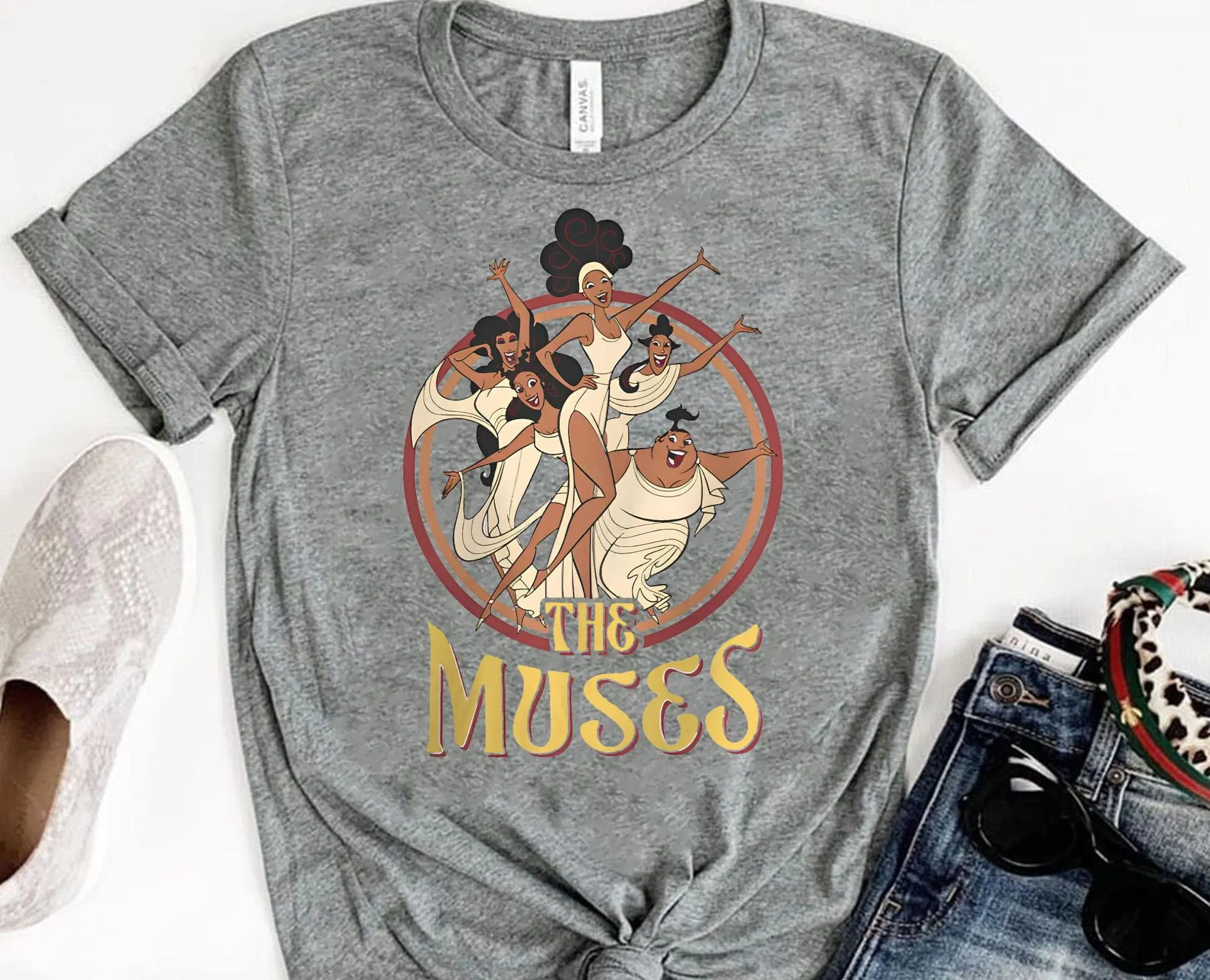 قميص ديزني هرقل ديفا The Muses الكلاسيكي |   تي شيرت موسيقى الحفلة الموسيقية The Muses Tour |   تي شيرت عائلة ديزني |   رحلة عائلية من ديزني لاند