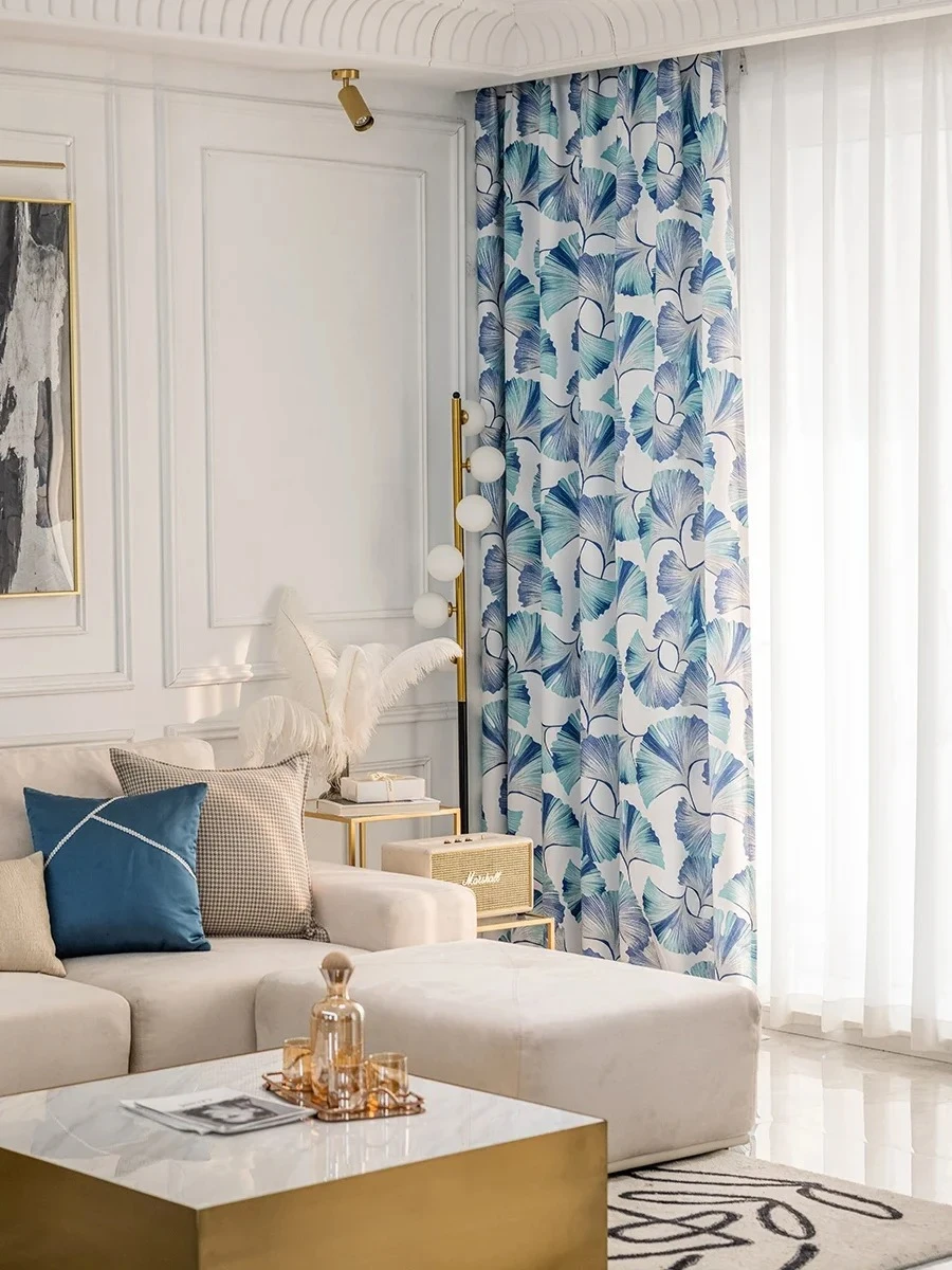 Zasłony z tkaniny zaciemniającej w stylu pastoralnym z motywem liści miłorzębu, małe, świeże, kwiatowe, do salonu, jadalni, sypialni.