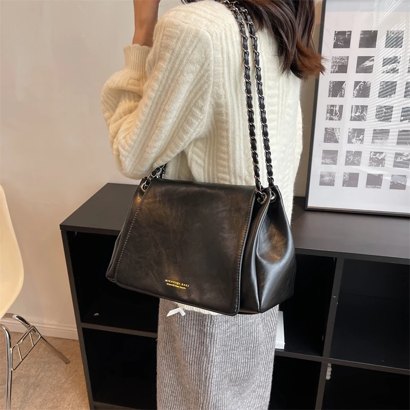 Ladies Casual Shoulder Bag Solid Color Retro Large Bag Fashion Chain Bag Daily Shopping Bag Large Capacity Messenger Bag