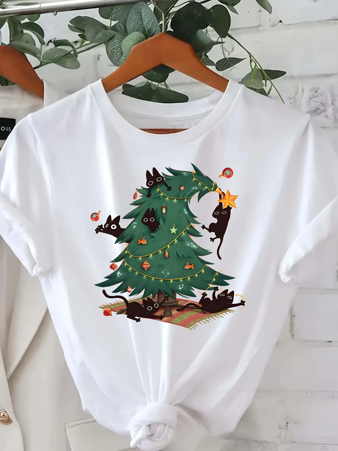 T-Shirt graphique arbre de noël et chaton pour femmes, confortable, col rond, manches courtes, manches d'été, Harajuku, haut t-shirts