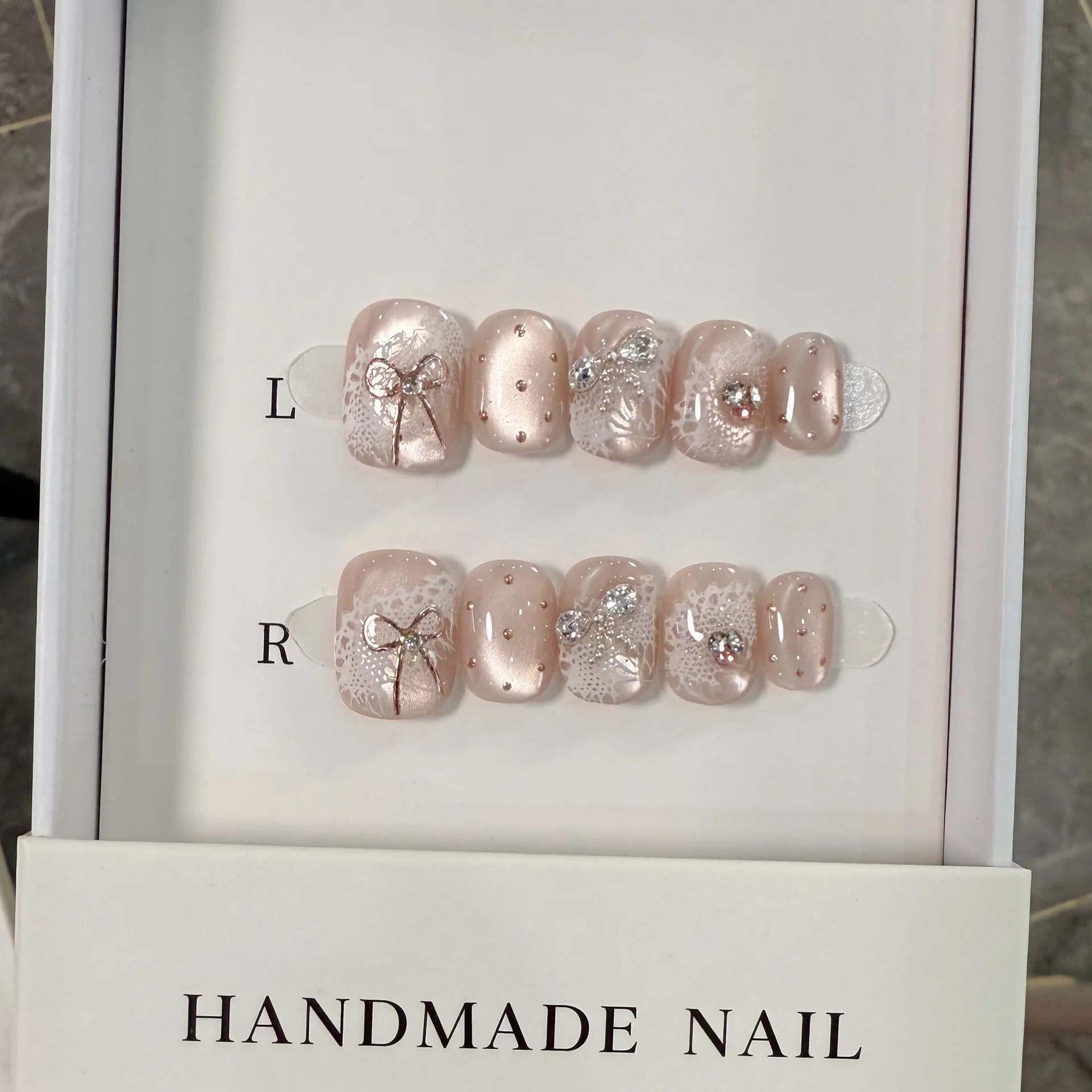

10Pcs Handmade Nail Lace Cat-Eye Bow with Rhinestone Accents Press-On Nails for Elegant Style Perfect Gift for Women and Friends