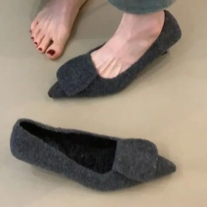 جديد أزياء المرأة الجلد المدبوغ عارضة الكعب الخنجر 2025 العلامة التجارية مصمم الربيع عالية الجودة فستان حفلة المرأة عالية الكعب حجم كبير