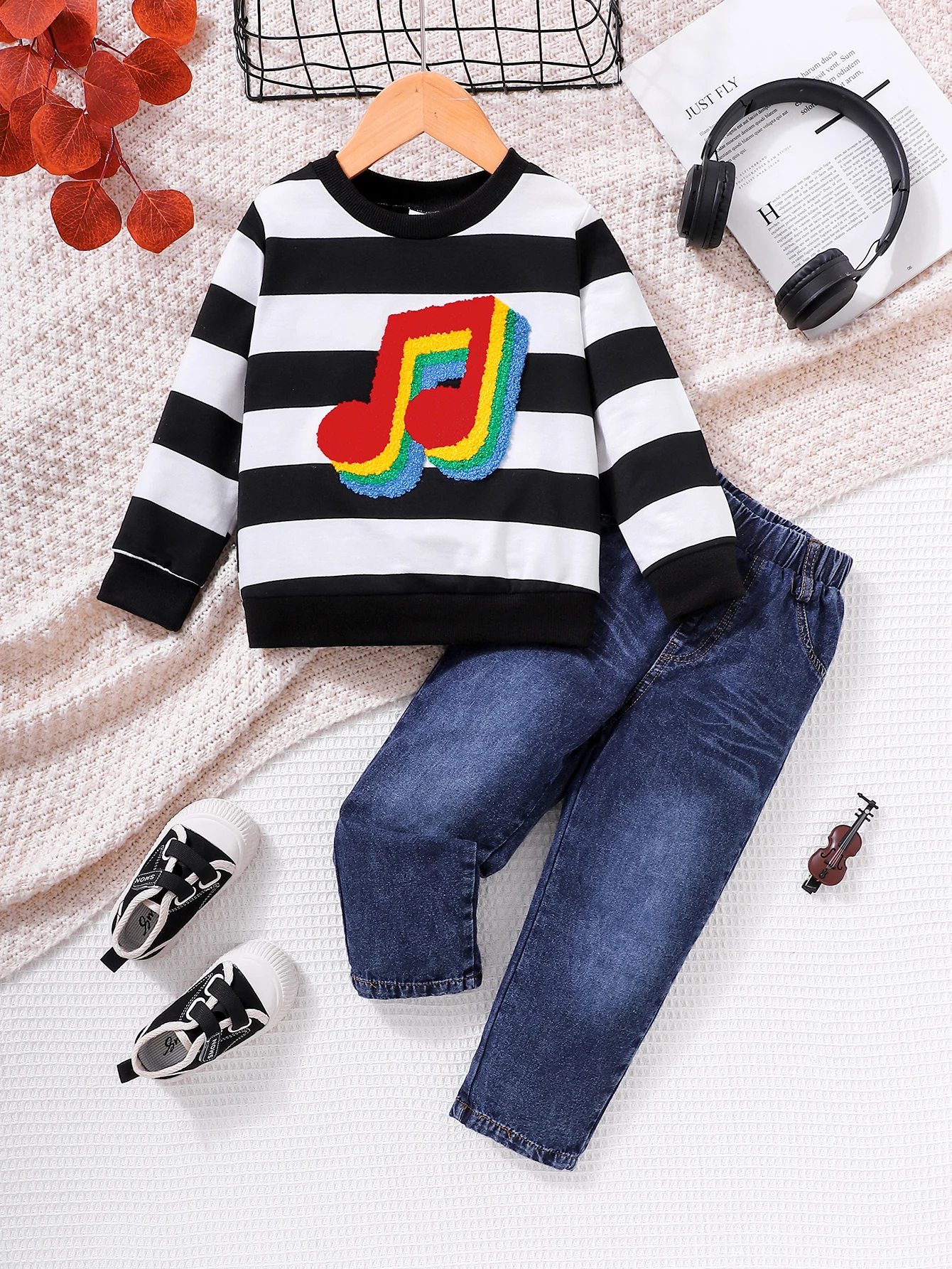 

New autumn classic fashion little girl black and white striped music character long-sleeved top + denim pants
