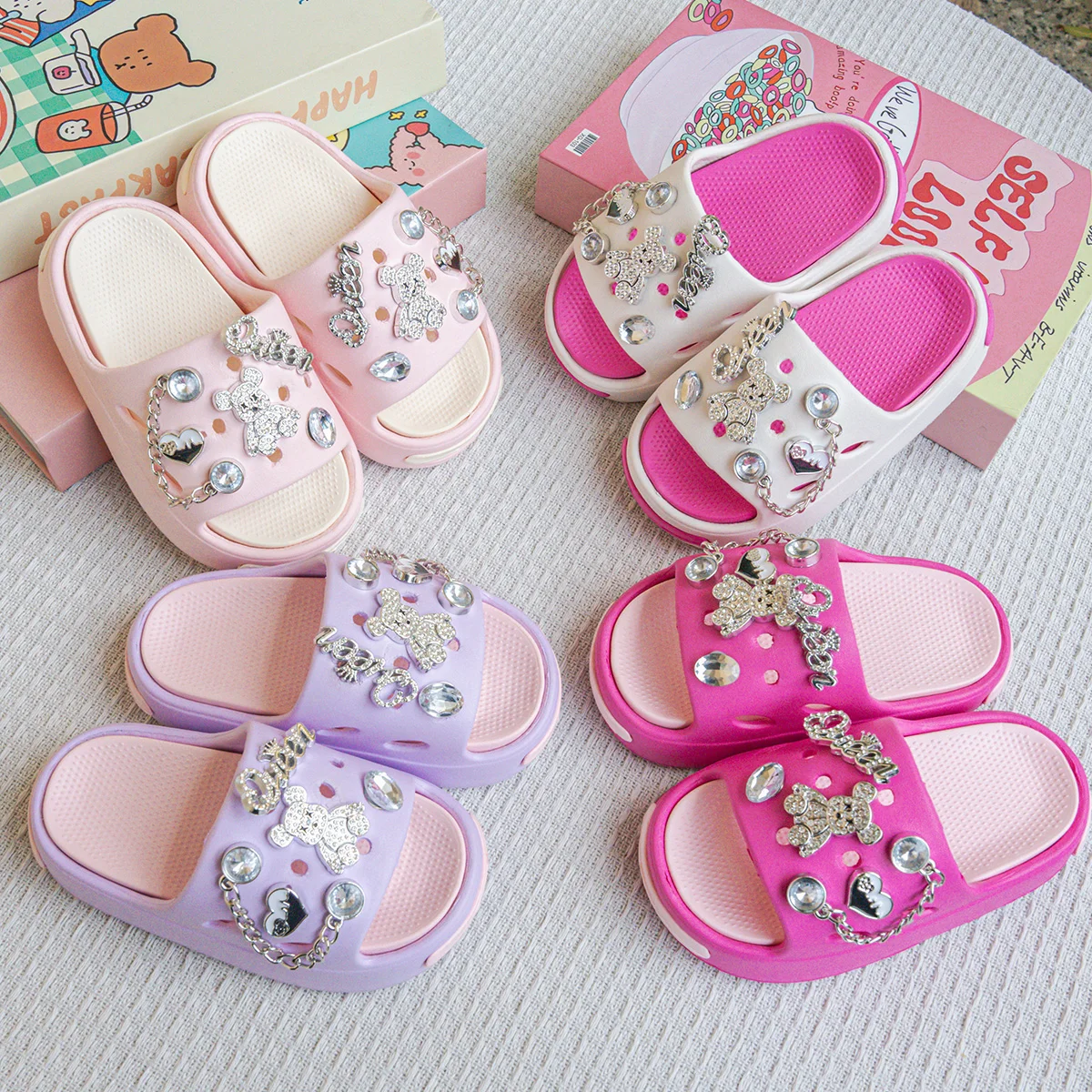 New Popular Cartoon Heart-Shaped Silver Bear Versatile Eva Slippers for Boys and Girls, Fashionable Dual-Color Soft-Soled Non-Slip Sandals 831