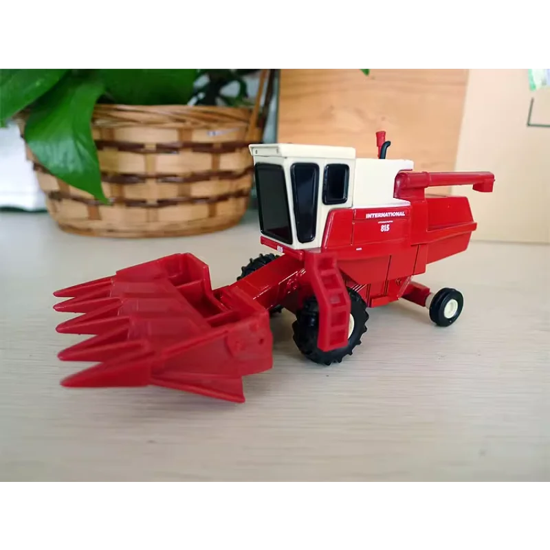 

Diecast ERTL 1:64 Scale International 815 Case Agricultural Machinery Alloy Harvester Model Collectible Toy Gift Souvenir