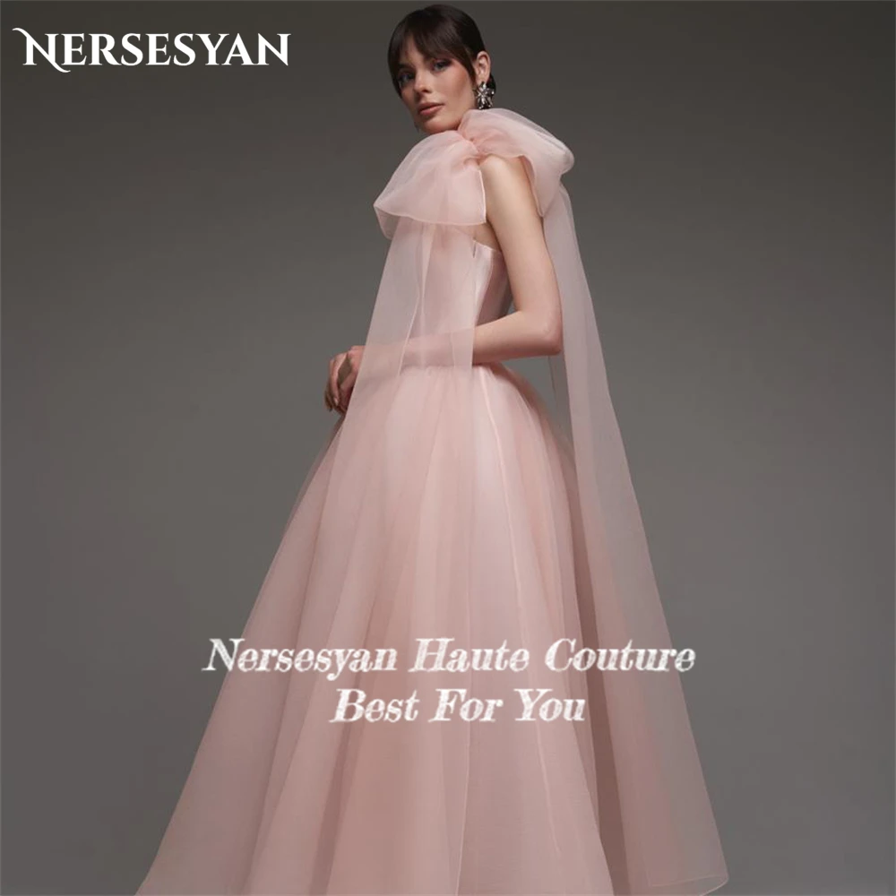 Nersesyan Blush Pink Eleganckie suknie balowe Off Shoulder Satin And Tulle Suknie balowe bez rękawów Suknia wizytowa bez pleców Dostosowane