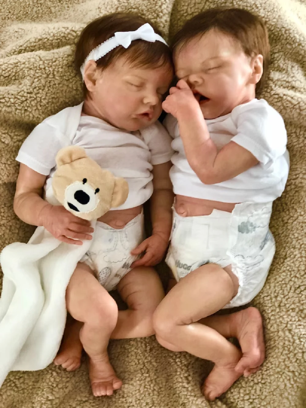 

42cm Twins Sisters Full Body Silicone Vinyl Bebe Reborn Girl With Rooted Hair Handmade Lifelike Newborn Doll 3D Paint Skin Doll
