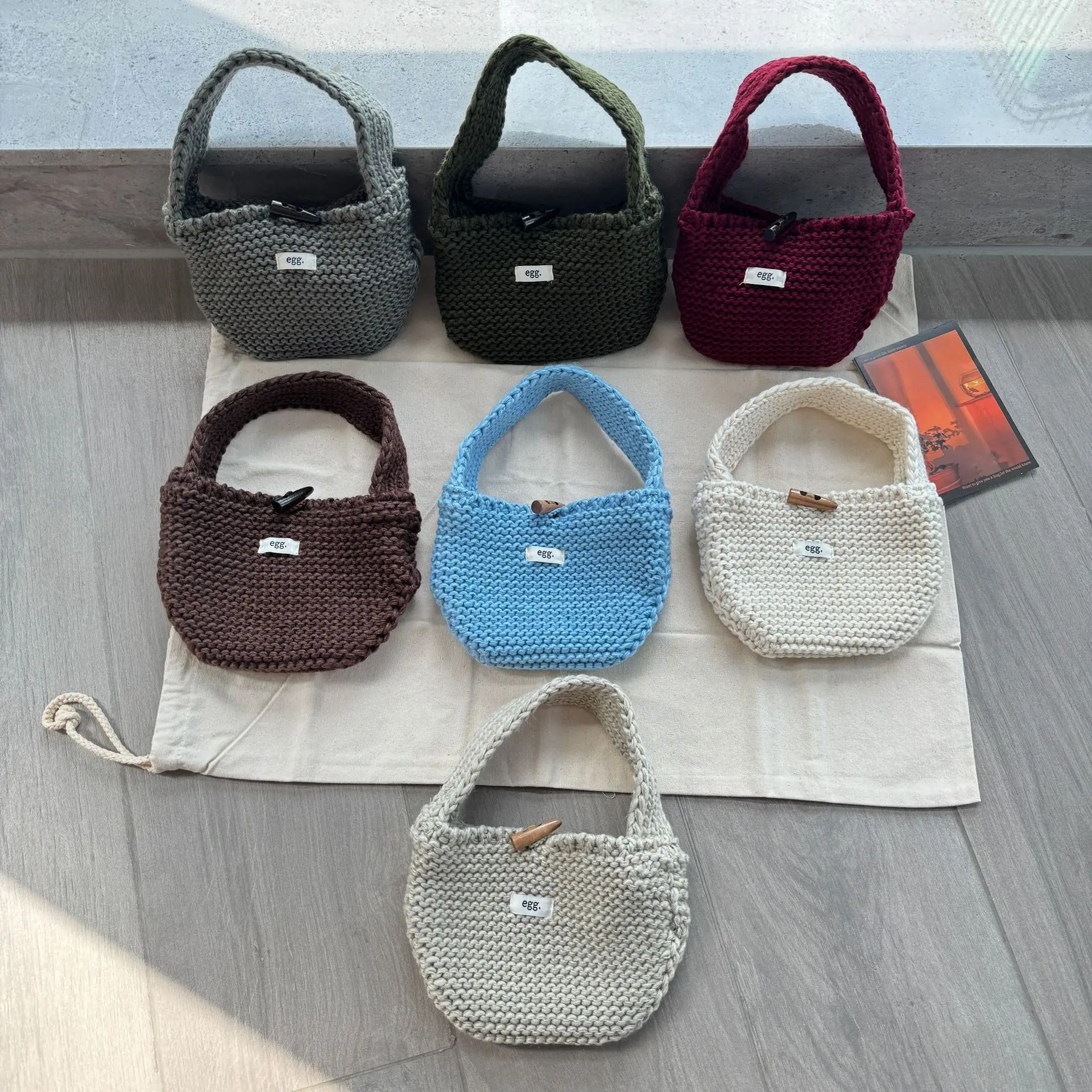 Nowa damska torebka koreańska w stylu dopaminowym, jednolita, prosta, modna, uniwersalna, kawaii, słodka, przenośna, dziergana torba na ramię dla dziewczyny.