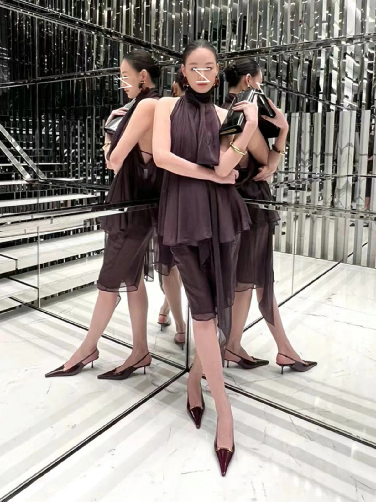 

Сексуальный комплект: драпированный прозрачный топ-жилет и облегающая юбка миди для летнего повседневного образа