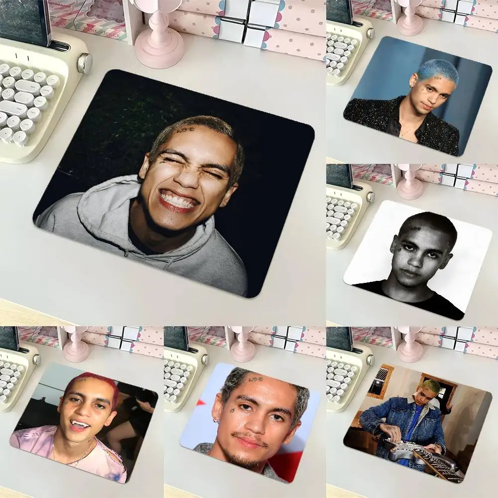 Singer Star D-Dominic Fike Mousepad Small LockEdge Mouse Pad For Gamers Computer Desk Pad Rectangular Anti-slip Rubber