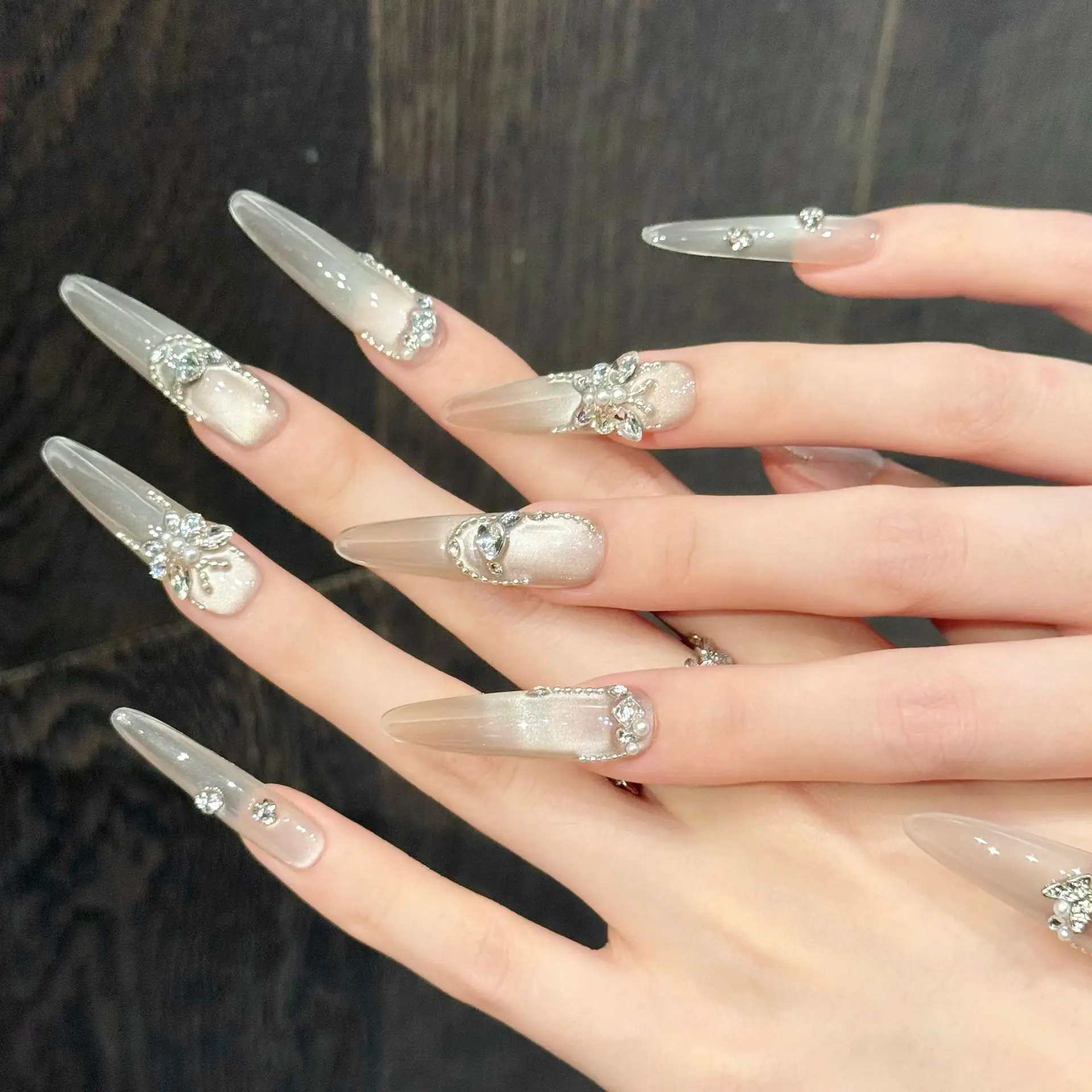 10 Uds. De puntas de uñas postizas transparentes simples, diamantes de imitación, mariposa, Color desnudo, prensa hecha a mano en uñas, decoración de perlas, uñas postizas elegantes