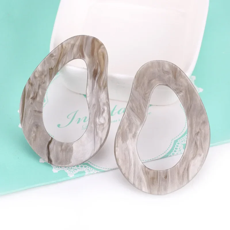 女性のための新しいファッショナブルなアセテート幾何学的なスタッド イヤリング