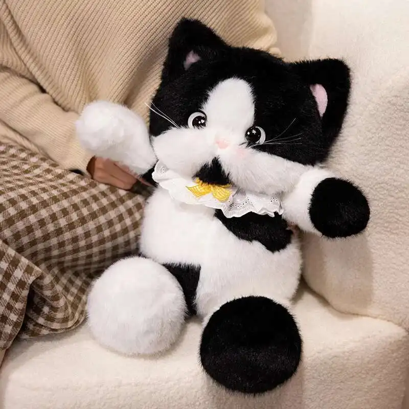 Urocza pluszowa zabawka kotek, kotek kaliko, kotek krowa, kotek syjamski, pluszowa lalka z dekoracją na śliniak, miękka poduszka kot, lalka towarzysz snu, prezent dla dziecka