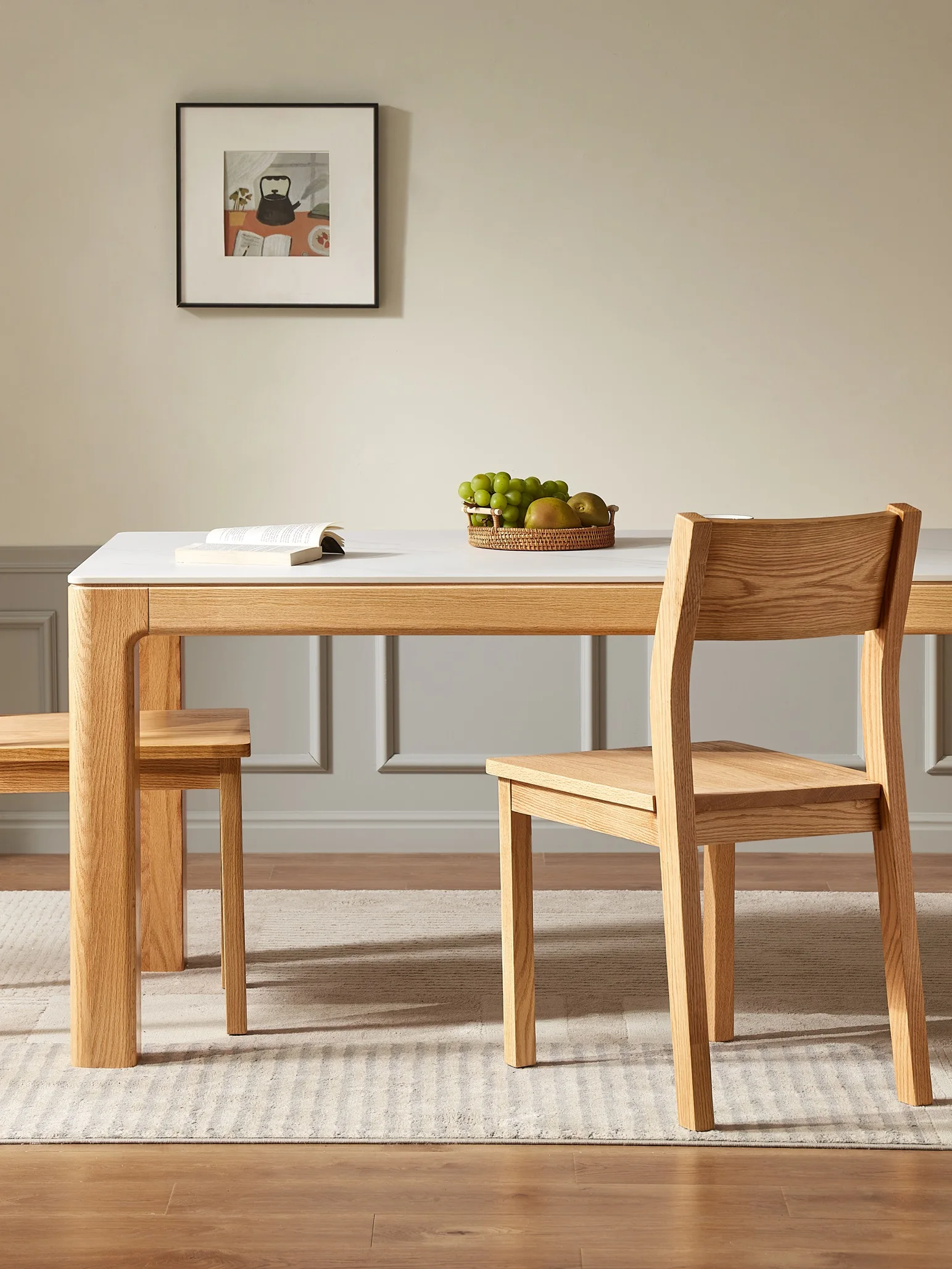 Eleganter Esszimmerstuhl aus massivem Eichenholz